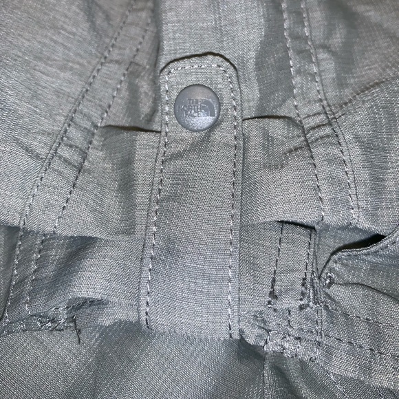 North Face Women’s Shorts Size 6 Nice! - Picture 4 of 8